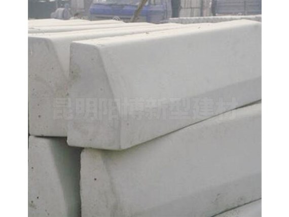昆明水泥路沿石安裝需要注意什么？